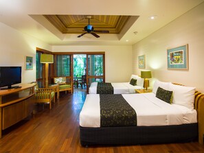 Island Suite Twin Room | In-room safe, iron/ironing board, free WiFi, bed sheets