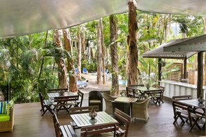 Dining - The Reef Retreat (Palm Cove)