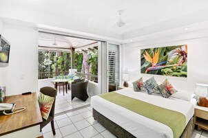 Superior Suite (Spa) | Blackout drapes, iron/ironing board, free WiFi, bed sheets
