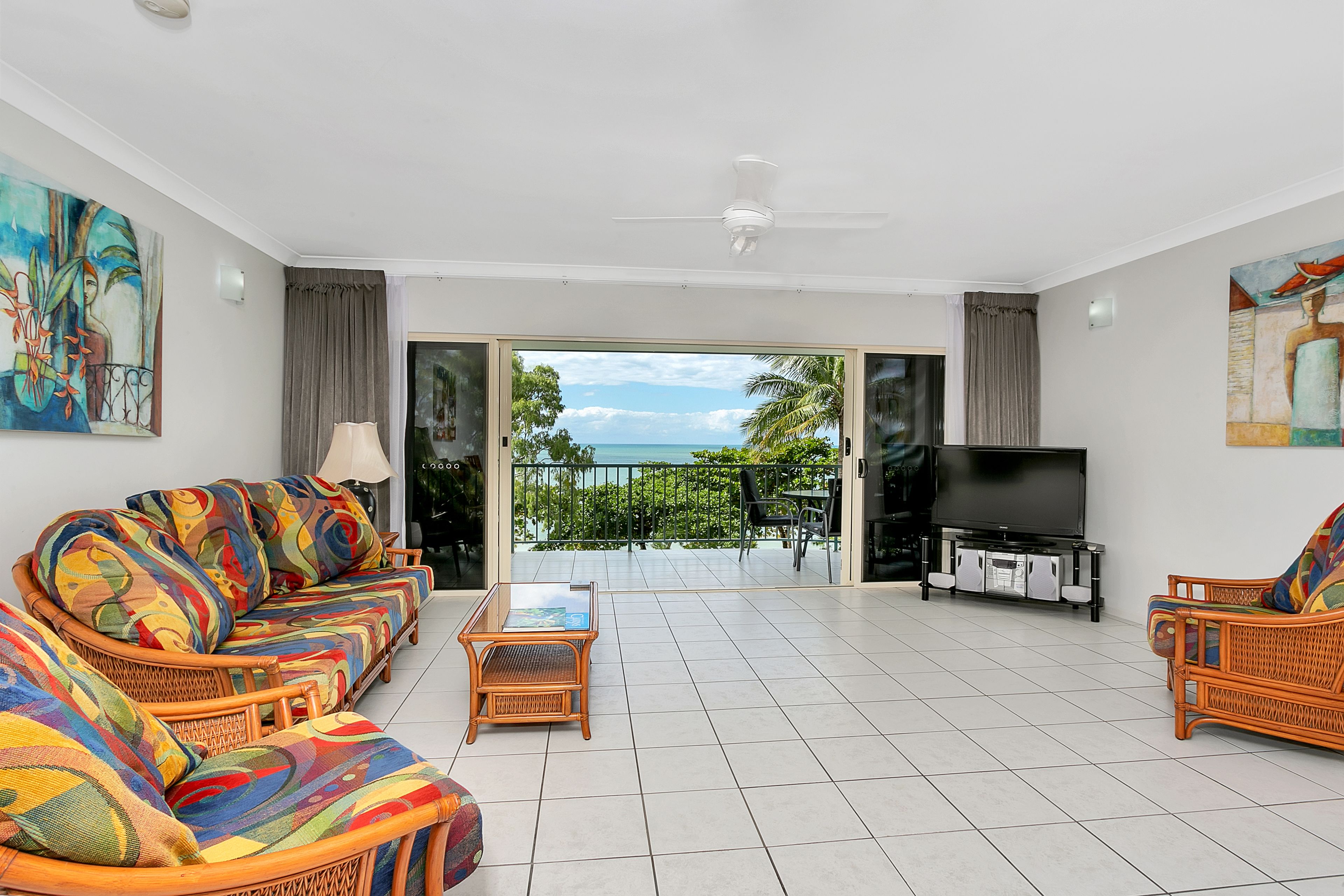 Beachfront Apartments on Trinity Beach — image 8
