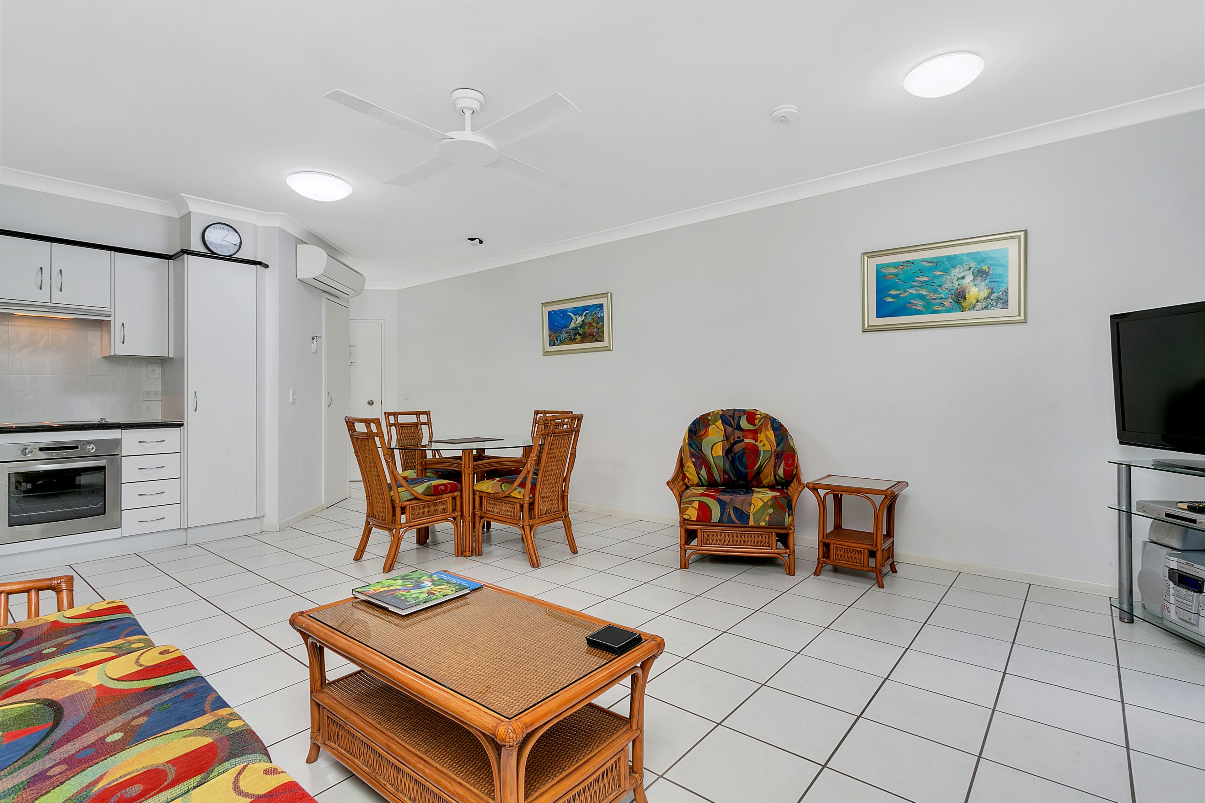 Beachfront Apartments on Trinity Beach — image 18