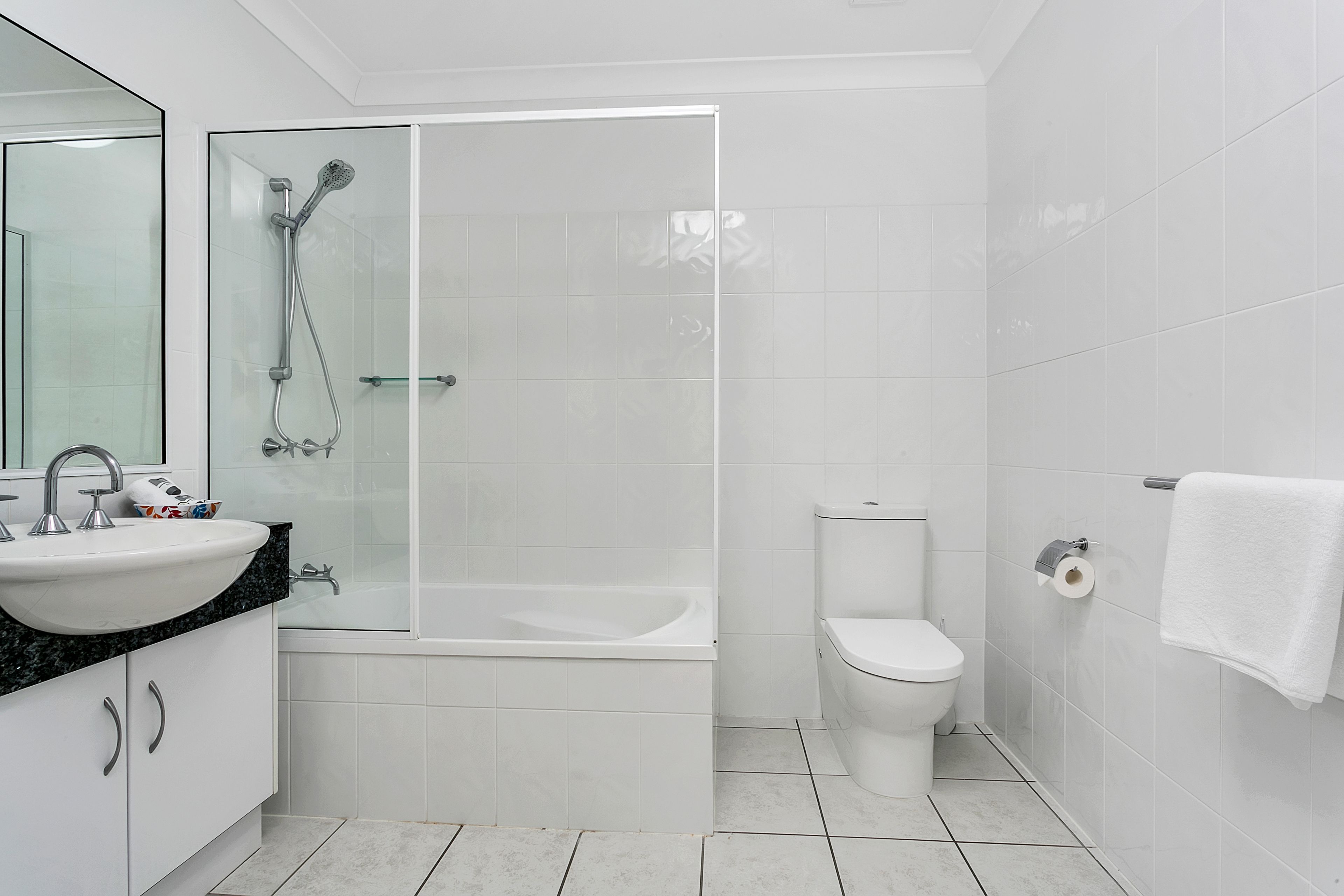 Beachfront Apartments on Trinity Beach — image 14