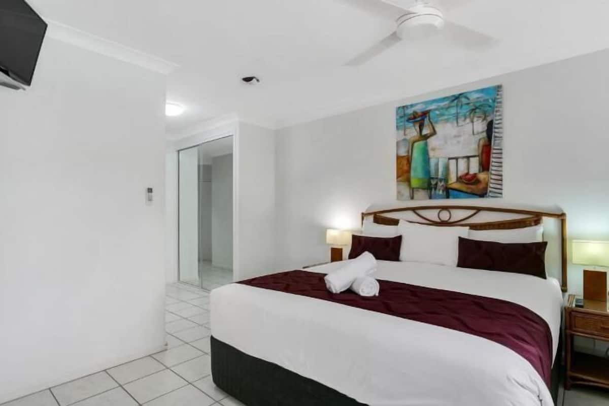 Roupas de cama premium, cofres nos quartos, escrivaninha