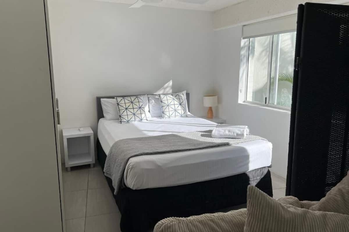 Deluxe Studio Suite | Individually furnished, soundproofing, iron/ironing board, free WiFi