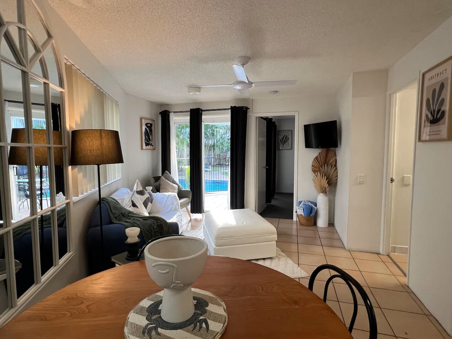 Superior Apartment, 1 Queen Bed with Sofa bed, Pool View | Living area