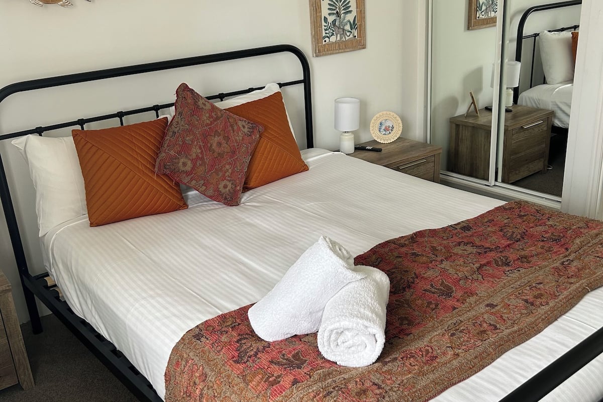 Deluxe One Bedroom Apartment | Individually furnished, soundproofing, iron/ironing board, free WiFi