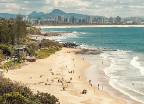 Beach nearby, white sand - Beachside Mooloolaba (Mooloolaba)