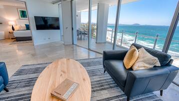 Three Bedroom Superior with Ocean Views | Living area