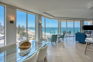 Three Bedroom Deluxe with Ocean Views | Living area