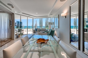 Two Bedroom Suite with Ocean View | Living area