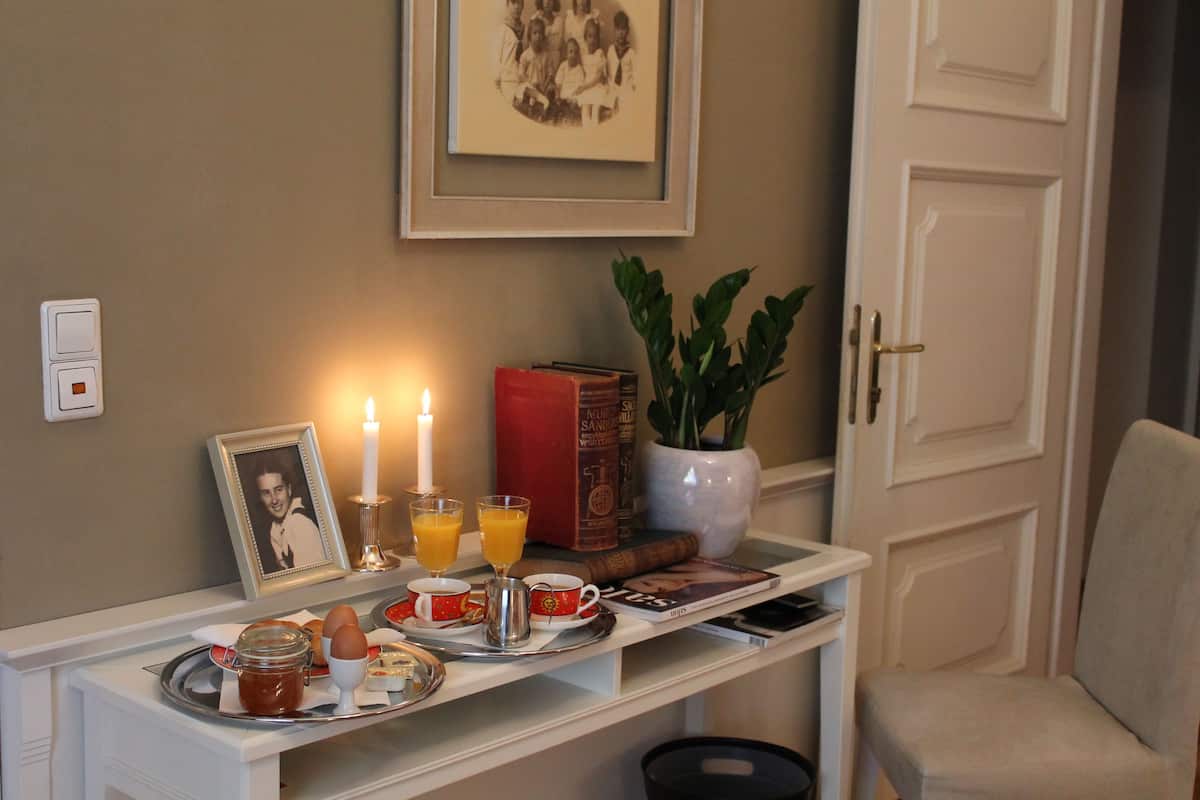 Kamar Deluks, pemandangan taman | Makan di kamar