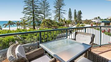 Standard Apartment, 2 Bedrooms | Balkoni