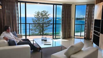 Penthouse, 1 Bedroom | Ruang tamu | TV, pemain DVD