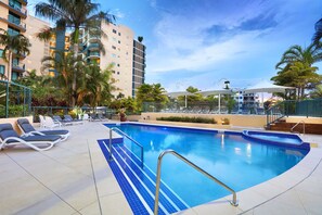 Outdoor spa tub - Peninsular Beachfront Resort (Mooloolaba)