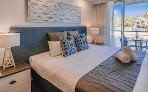 Standard Studio | Premium bedding, individually decorated, individually furnished - Hotel Laguna (Noosa Heads)