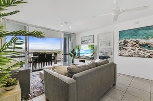 Superior-kattohuoneisto (1 Bedroom Superior Penthouse) | Silitysrauta/-lauta, ilmainen Wi-Fi, vuodevaatteet