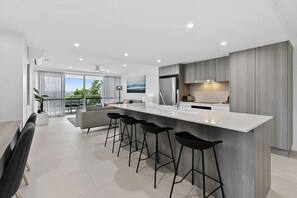 アイロン / アイロン台、WiFi (無料)、ベッドシーツ