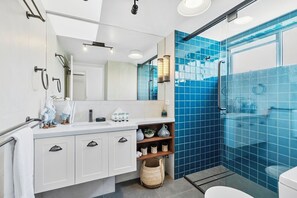 Free toiletries, hair dryer, towels - Noosa Hill Resort (Noosa Heads)