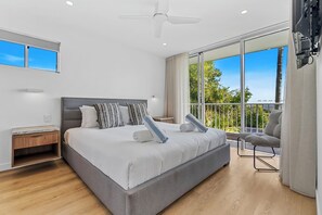 Premium Apartment, 3 Bedrooms, Terrace, Mountain View - Noosa Hill Resort (Noosa Heads)