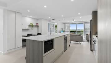 1 Bedroom Superior Apartment | Iron/ironing board, free WiFi, bed sheets