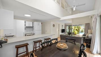 Vila | Área de estar | Smart TV 50 polegadas com canais digitais, TV, Netflix