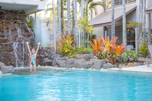 3 outdoor pools, open 7 AM to 9:00 PM, sun loungers - The Islander Noosa Resort (Noosaville)
