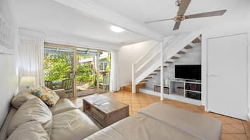 Villa | Área de sala de estar | Smart TV de 50 pulgadas con canales digitales, televisión y Netflix