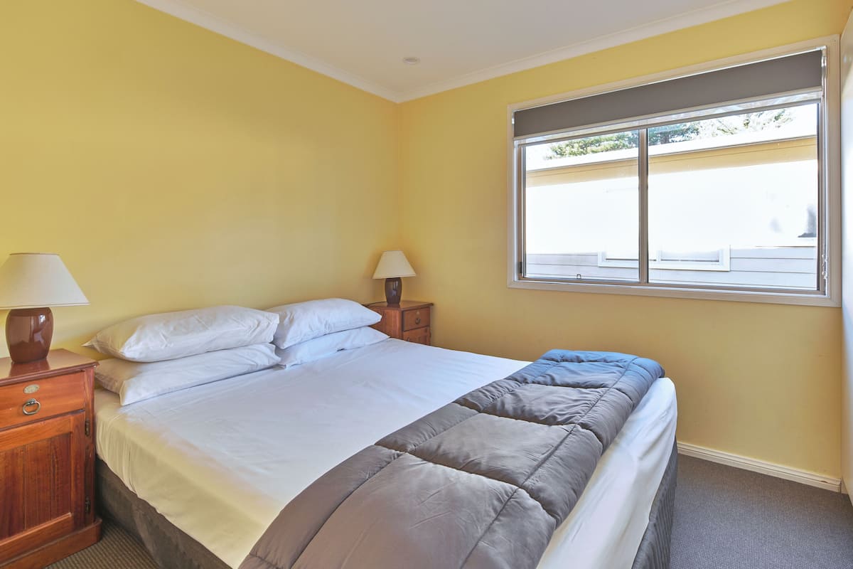 Turimetta Cabin | Free WiFi, bed sheets