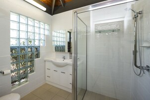 Superior Queen Bure | Bathroom | Free toiletries, hair dryer, towels, soap