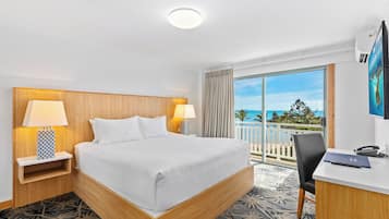 Huone, valtamerinäköala | Työpöytä, pimennysverhot, silitysrauta/-lauta, ilmainen Wi-Fi