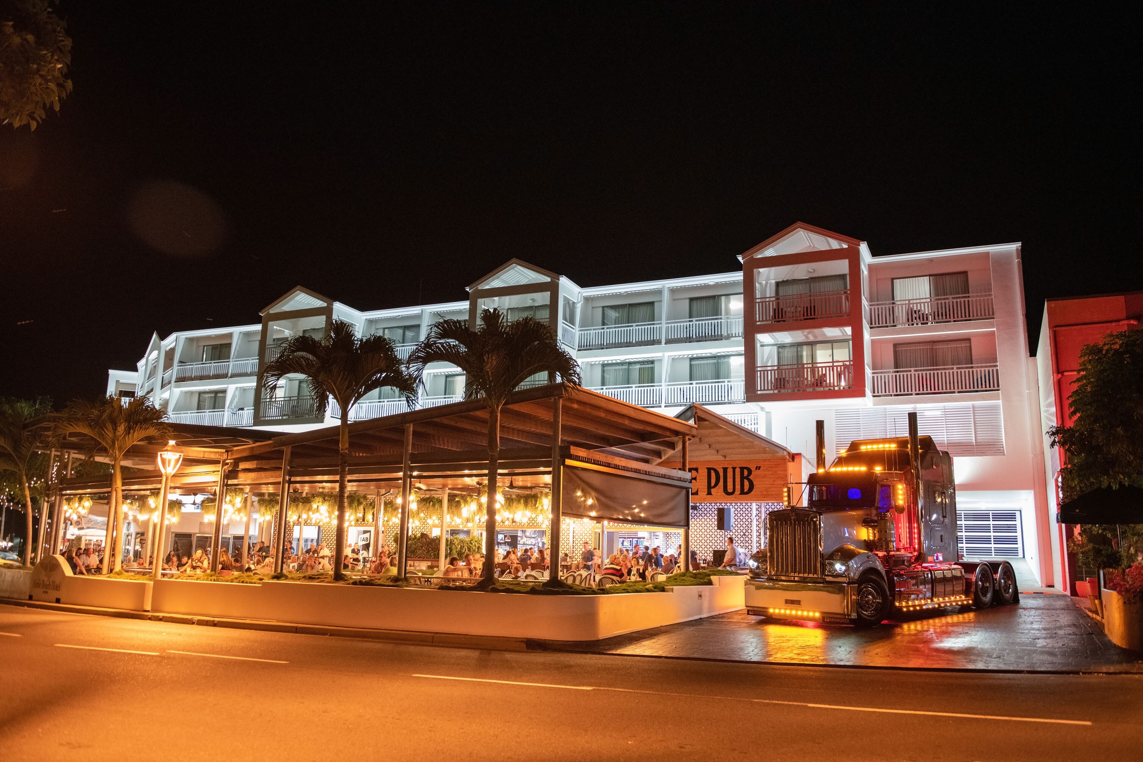 lunch and dinner served, pizza