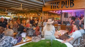 Lunch and dinner served, pizza