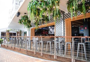 Sports bar - Airlie Beach Hotel (Airlie Beach)