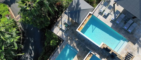 2 outdoor pools, sun loungers