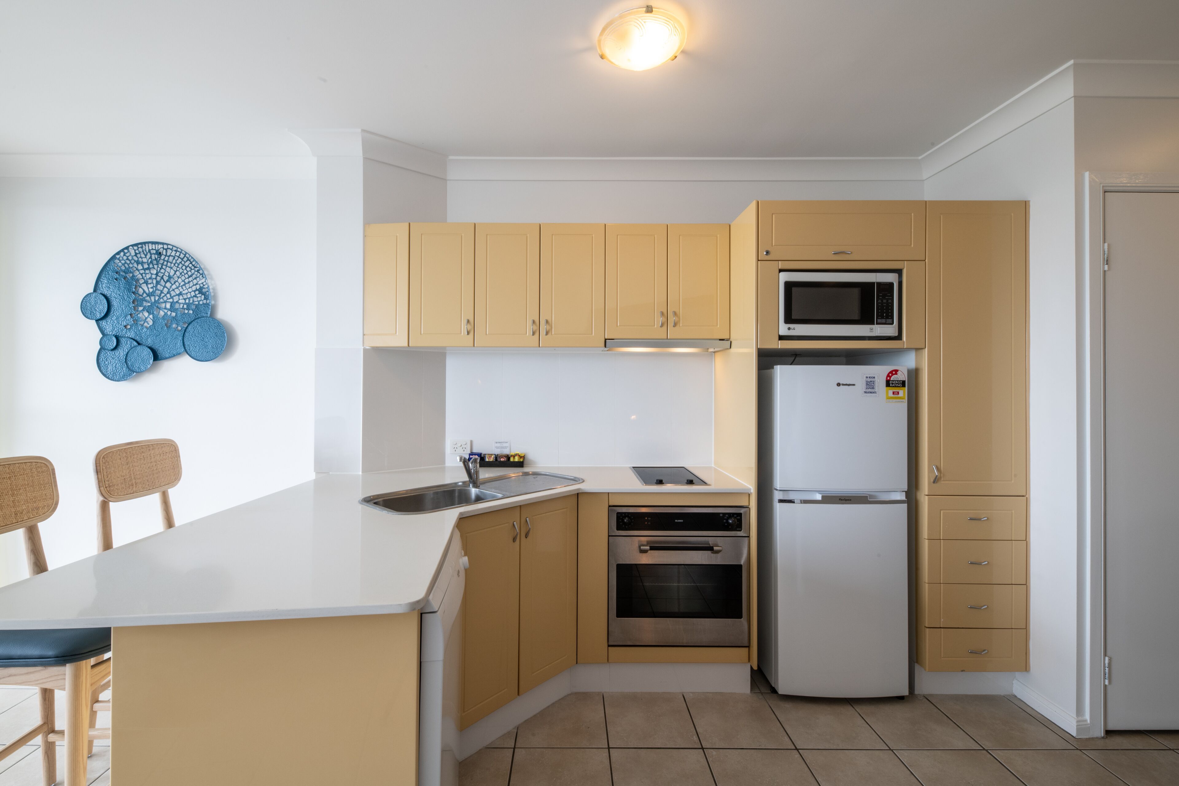 full-sized fridge, microwave, oven, stovetop