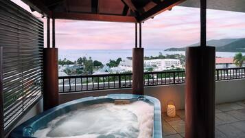 2 Bedroom 2 Bathroom Apartment with Balcony Jacuzzi and Ocean View | Banheira de hidromassagem particular