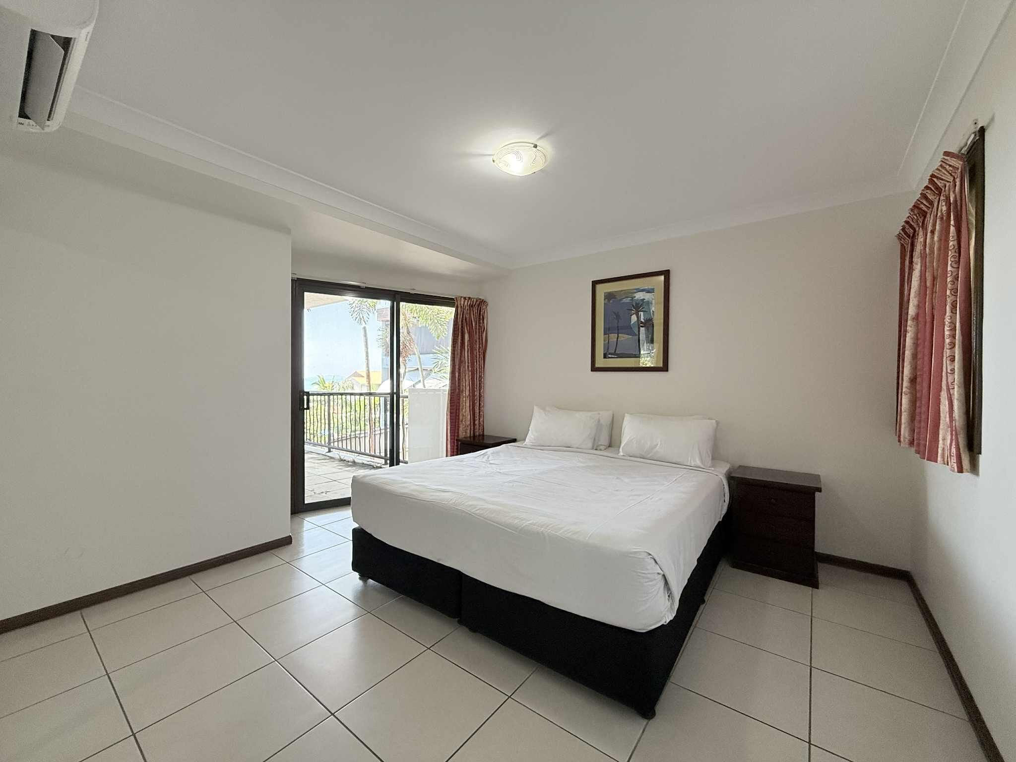 2 Bedroom Non-Refurbished | 1 多间卧室、高档床上用品、加厚床垫、客房内保险箱