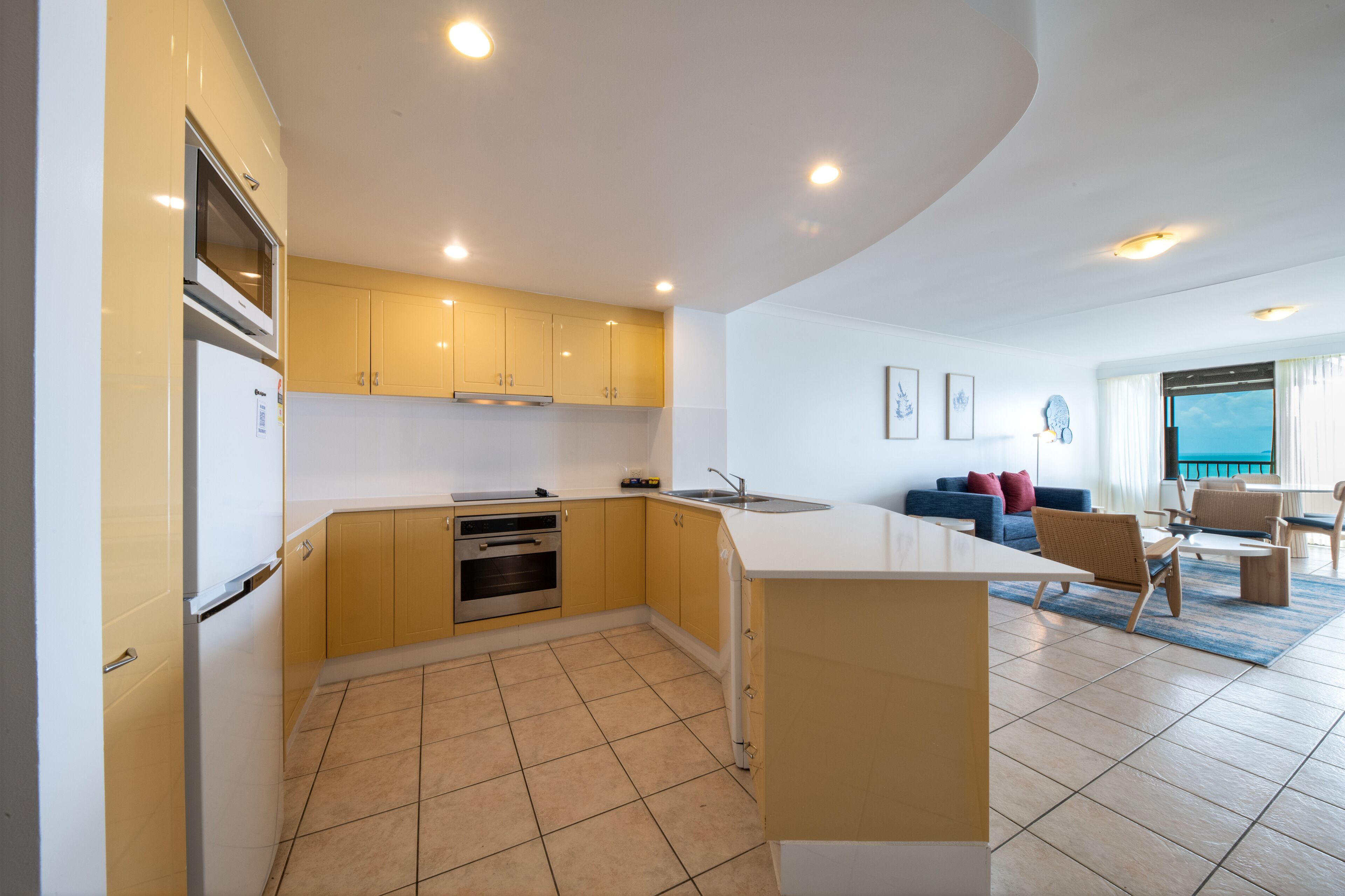 full-sized fridge, microwave, oven, stovetop