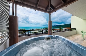 2 Bedroom 2 Bathroom Apartment with Balcony Jacuzzi and Ocean View | Terrasse/Patio