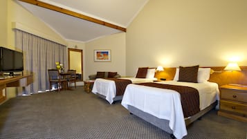 Studio Suite | In-room safe, desk, iron/ironing board, cots/infant beds