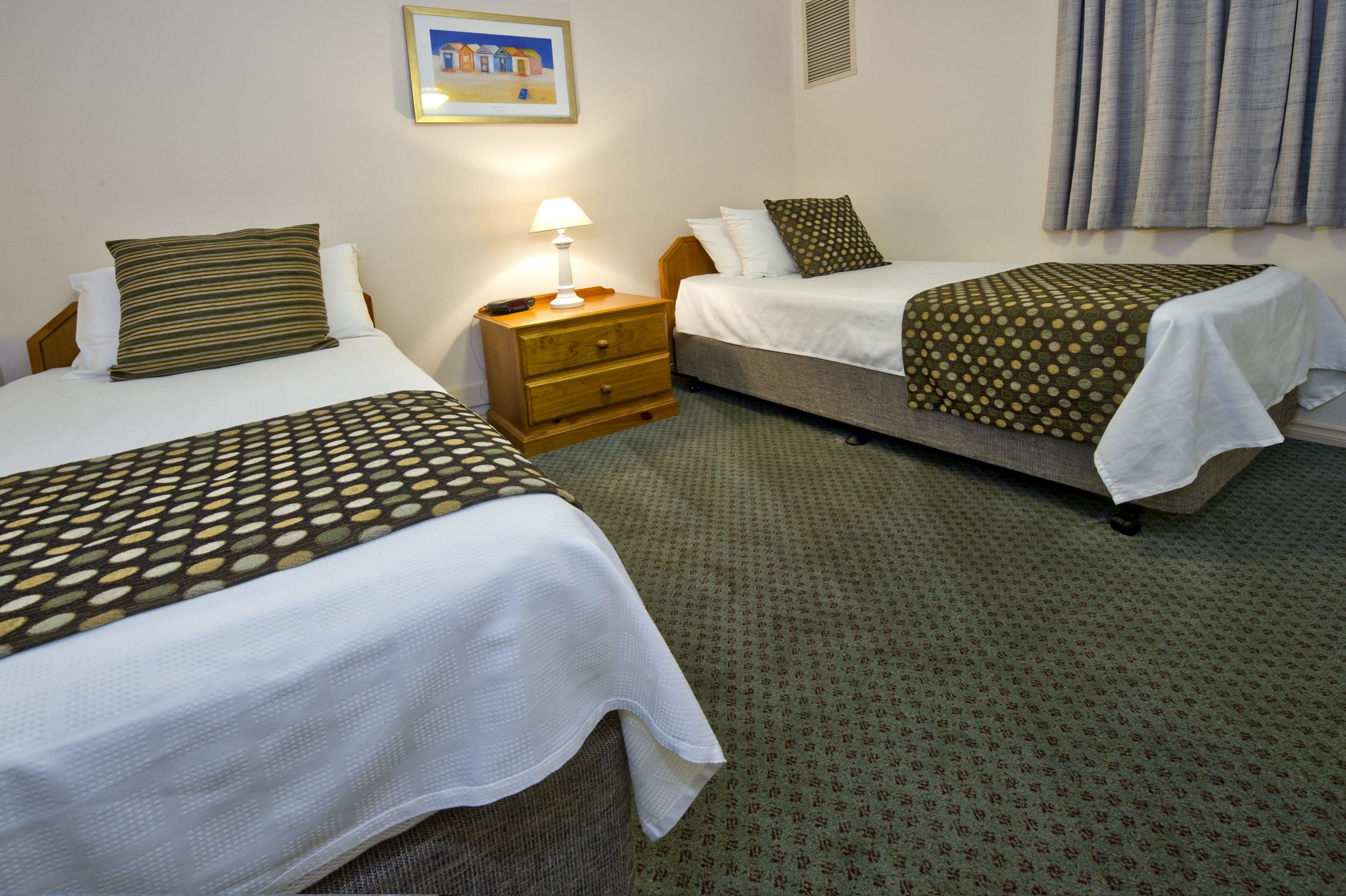 apartment, 3 bedrooms | in-room safe, desk, iron/ironing board, wifi