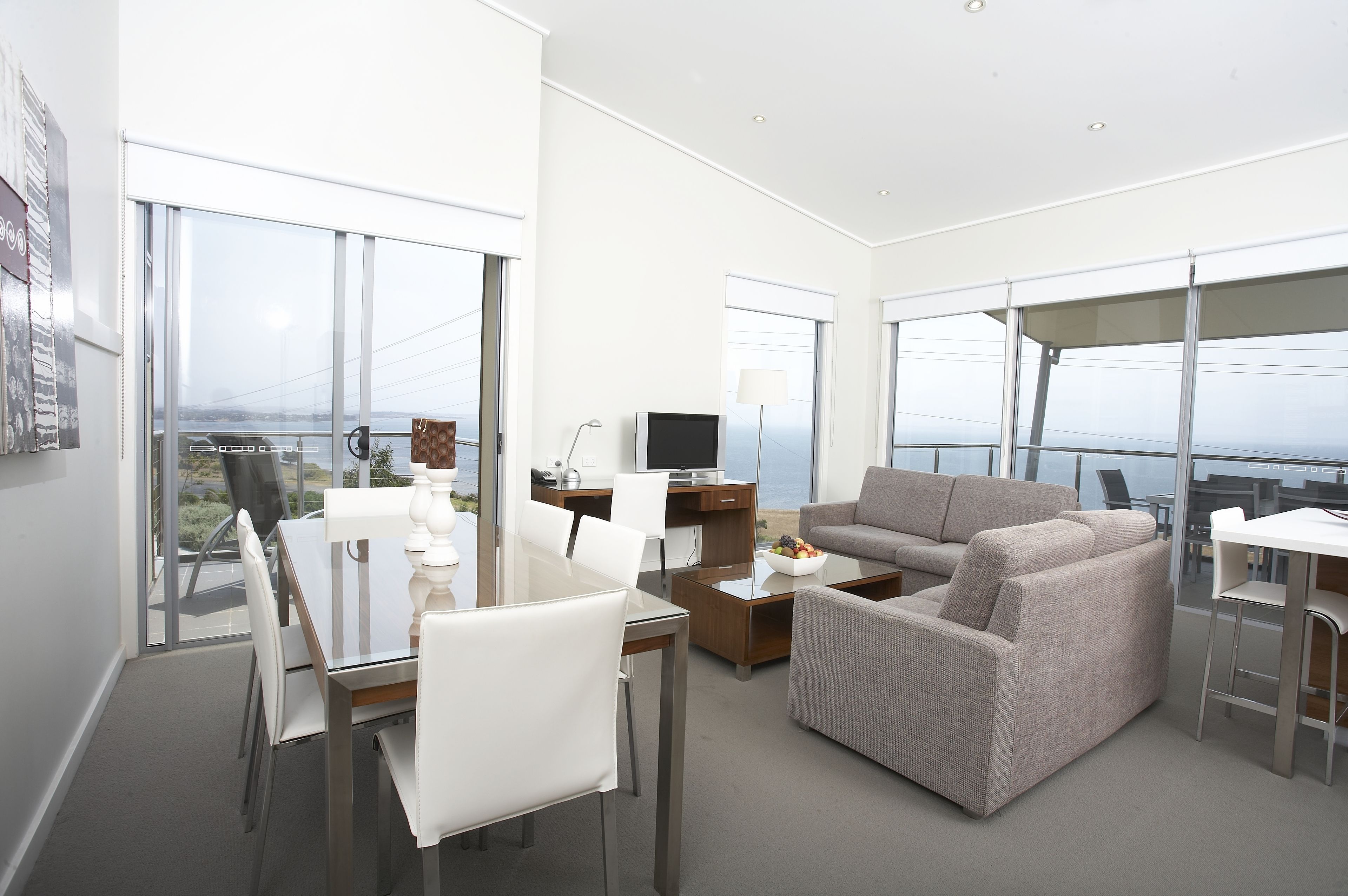 Leilighet, 3 soverom | Oppholdsområde | En 39-tommers Flatskjerm-TV med digitale kanaler samt TV og DVD-spiller