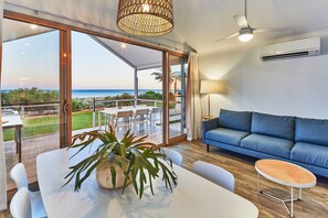 2 Bedroom Beachfront Villa | Living room | 10-cm flat-screen TV with satellite channels, TV - RAC Monkey Mia Dolphin Resort (Monkey Mia)