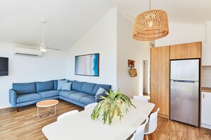 3 bedroom Beachfront Villa | Living area | 10-cm flat-screen TV with satellite channels, TV - RAC Monkey Mia Dolphin Resort (Monkey Mia)