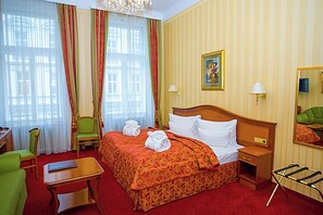 スーペリア ダブルルーム | 低刺激性寝具、ミニバー、セーフティボックス (室内)、客室ごとに異なる装飾