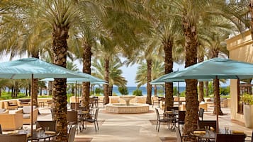 6 restaurants, breakfast, lunch, dinner served; international cuisine