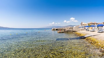 Private beach nearby, free beach cabanas, sun-loungers, beach umbrellas