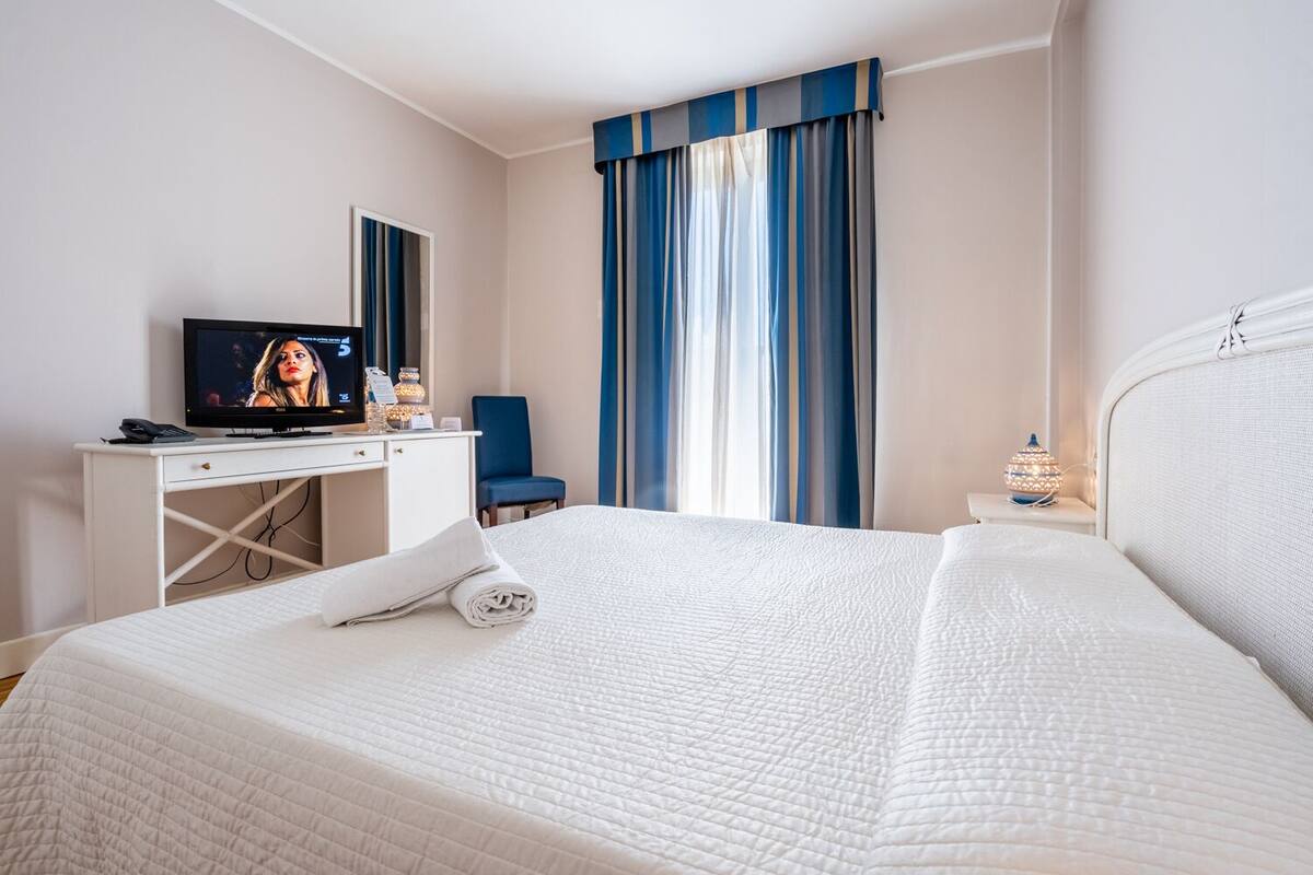 Down comforters, minibar, in-room safe, desk