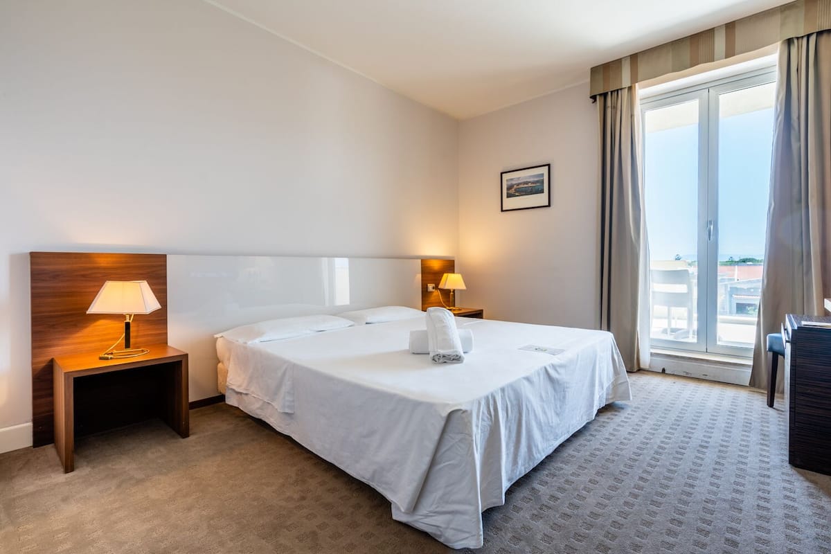 Down comforters, minibar, in-room safe, desk