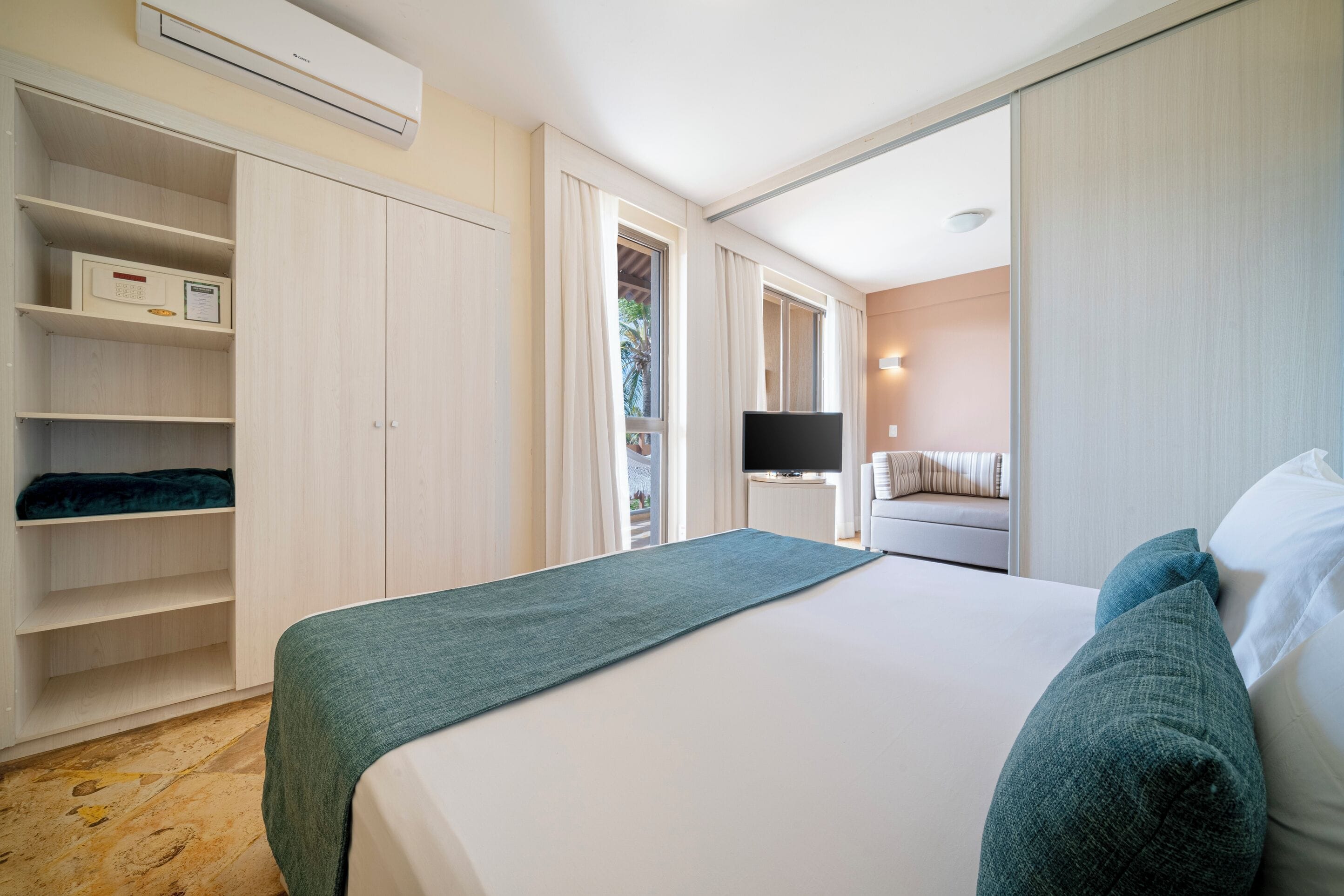 junior suite | minibar, in-room safe, desk, free wifi